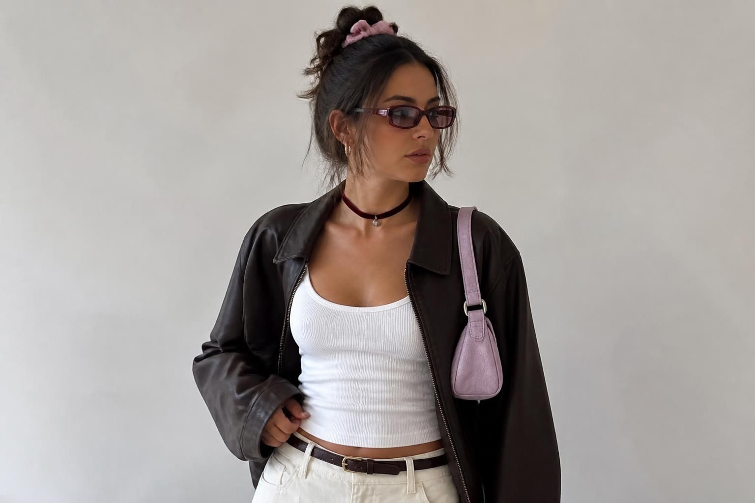 découvrez comment réinventer votre look des années 2000 pour femme grâce à des accessoires tendance et stylés qui sublimeront votre style rétro avec modernité.